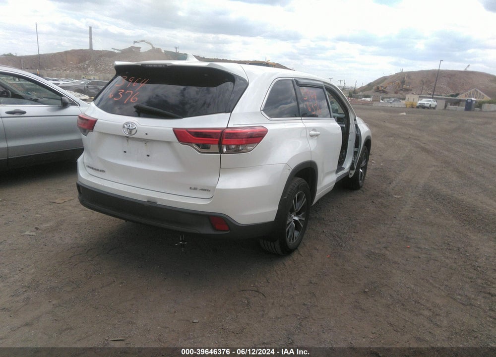 2018 TOYOTA HIGHLANDER LE PLUS VIN: 5TDBZRFH9JS883093