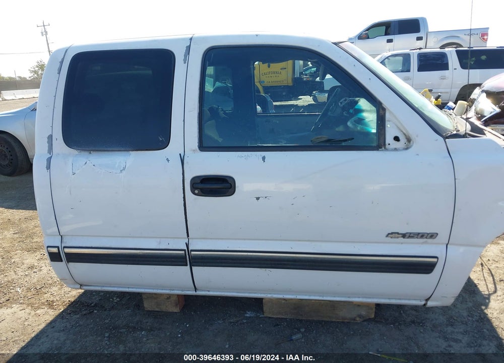 2002 CHEVROLET SILVERADO 1500 LS VIN: 2GCEC19V521425979