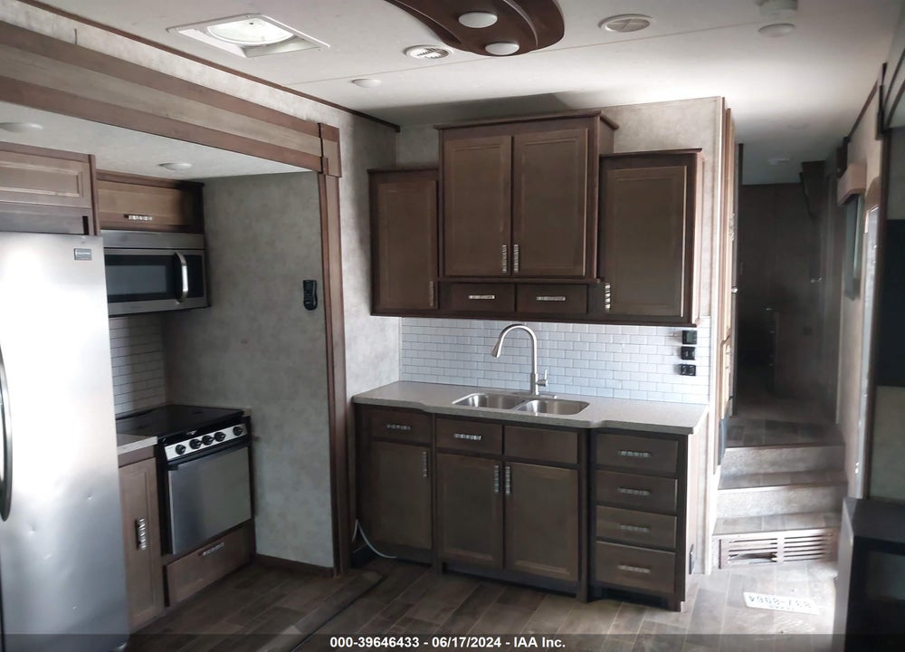 2018 HIGHLAND RIDGE MESA RIDGE 348RLS VIN: 58TCH0BT3J3FD3063