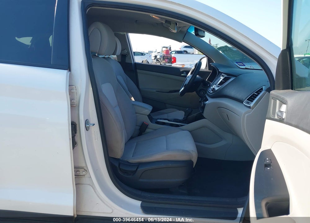 2016 HYUNDAI TUCSON SE VIN: KM8J23A4XGU164985