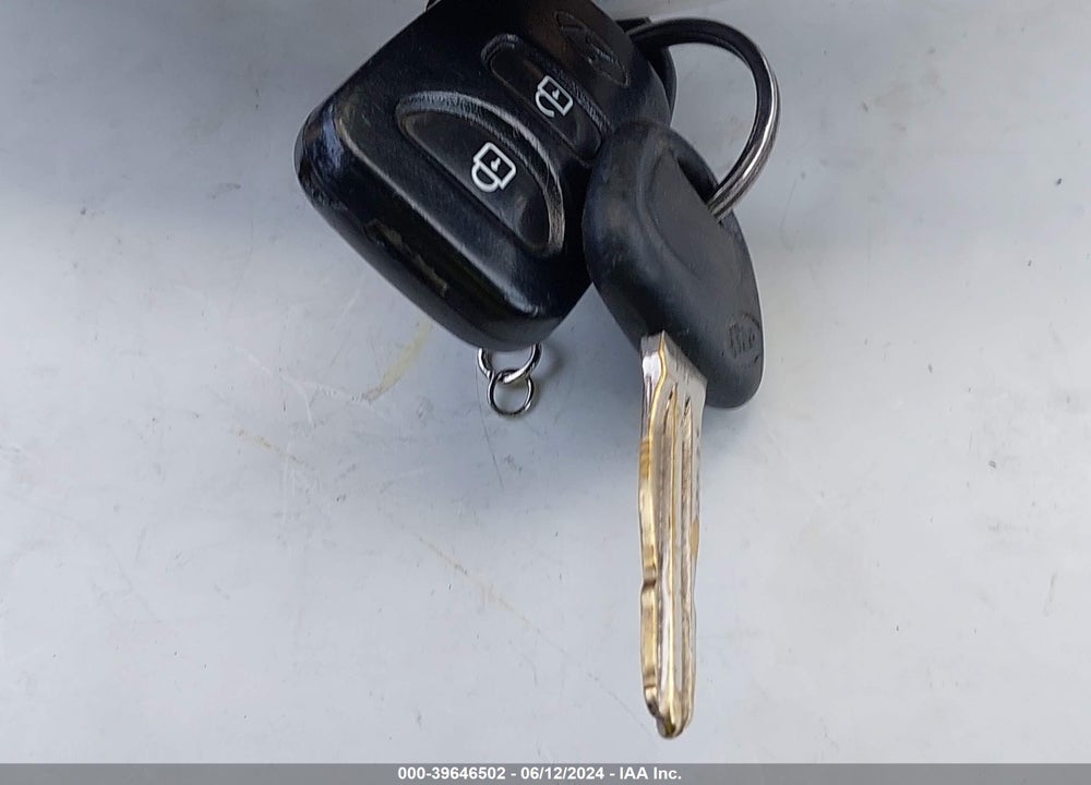 2011 HYUNDAI TUCSON GL VIN: KM8JT3AB5BU239760