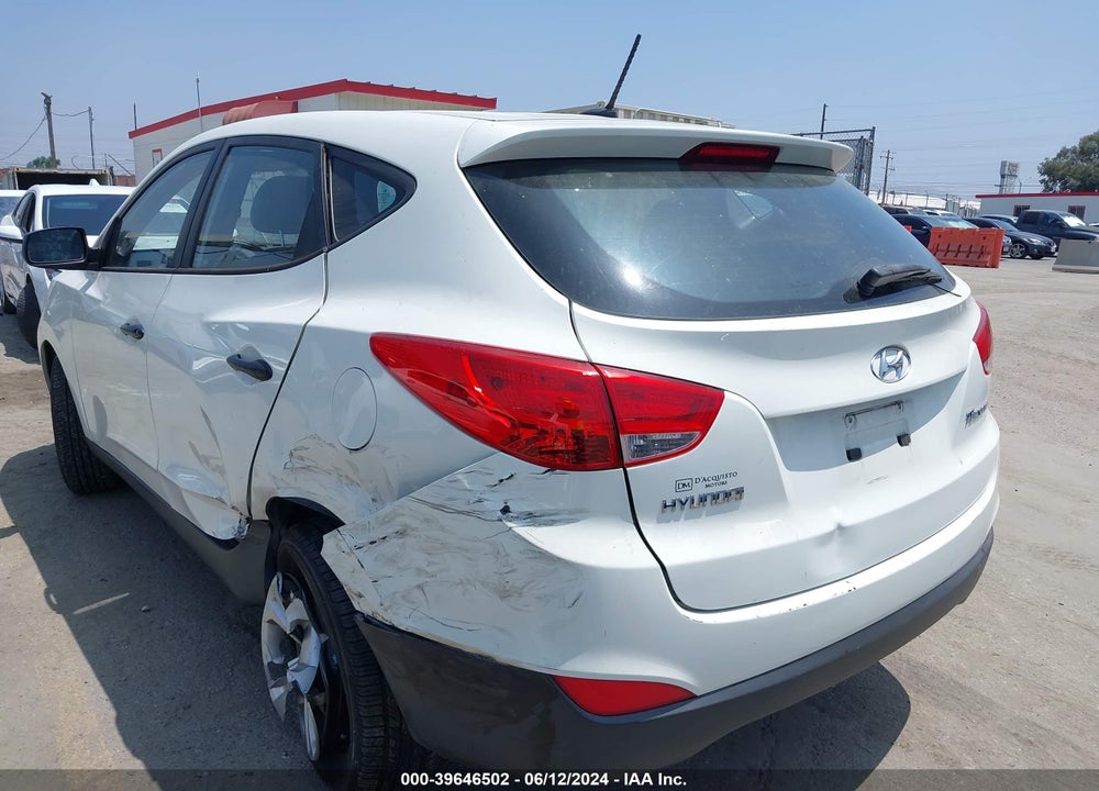 2011 HYUNDAI TUCSON GL VIN: KM8JT3AB5BU239760