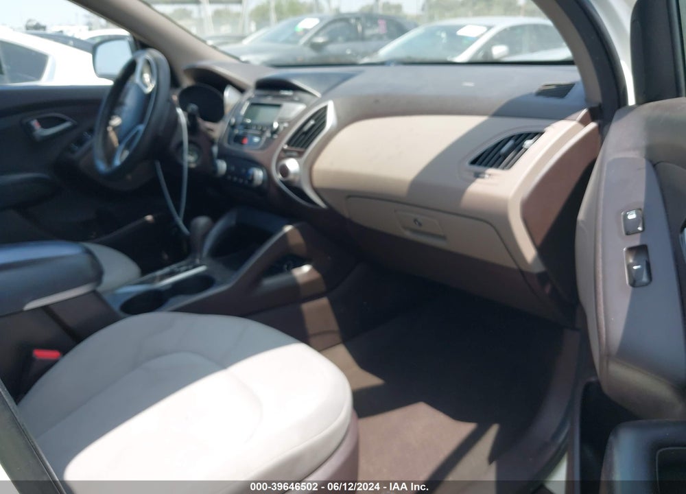 2011 HYUNDAI TUCSON GL VIN: KM8JT3AB5BU239760