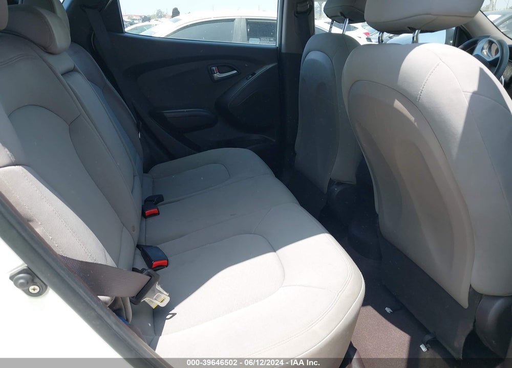2011 HYUNDAI TUCSON GL VIN: KM8JT3AB5BU239760