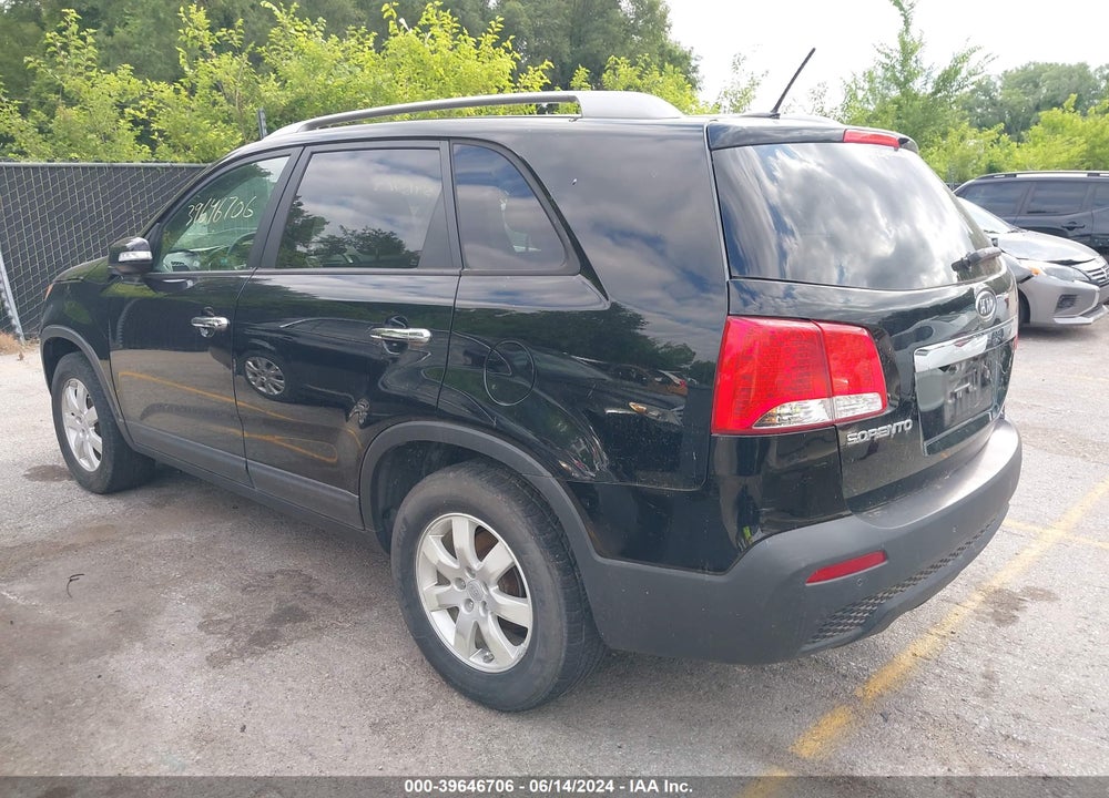 2011 KIA SORENTO LX VIN: 5XYKT4A12BG079778