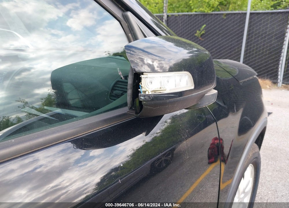 2011 KIA SORENTO LX VIN: 5XYKT4A12BG079778