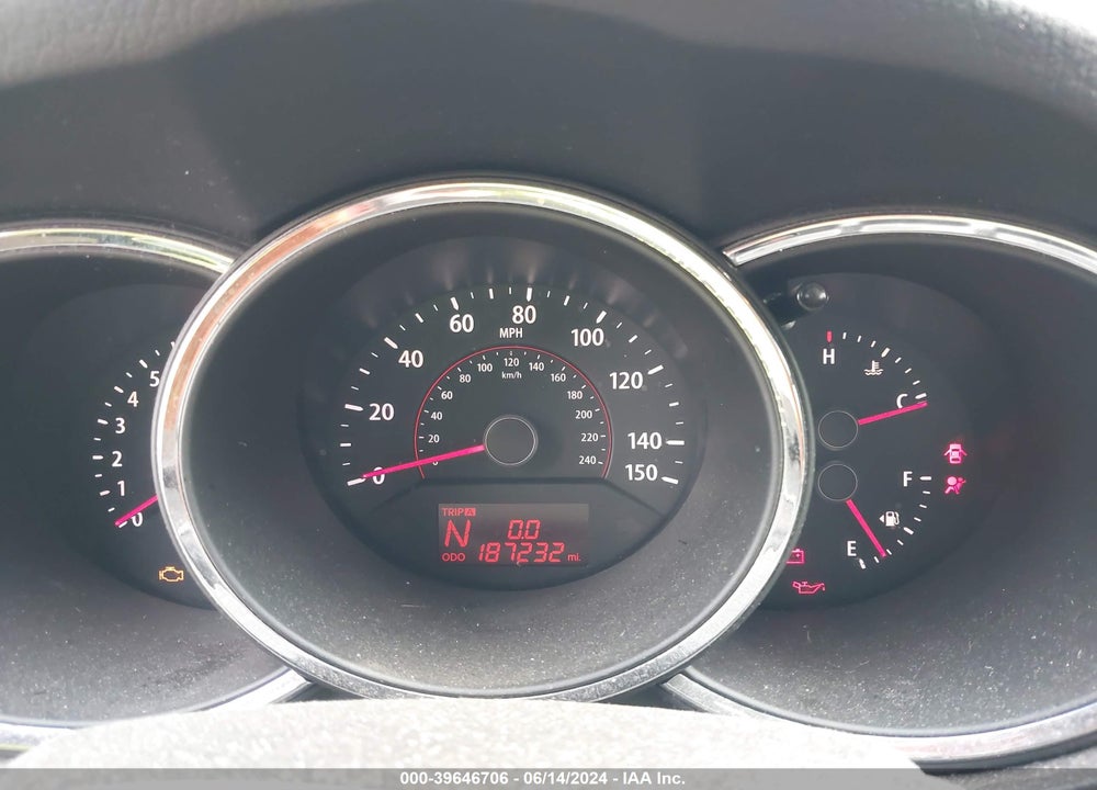 2011 KIA SORENTO LX VIN: 5XYKT4A12BG079778