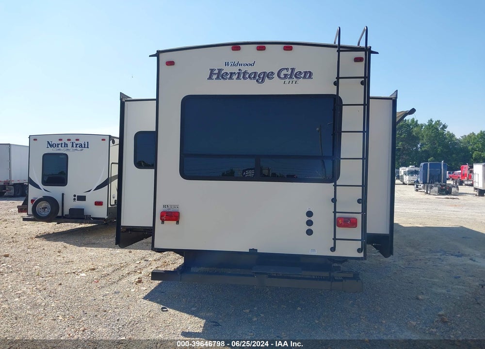 2017 FOREST RIVER HERITAGE GLEN 5TH WHL VIN: 4X4FWBN22HU011868