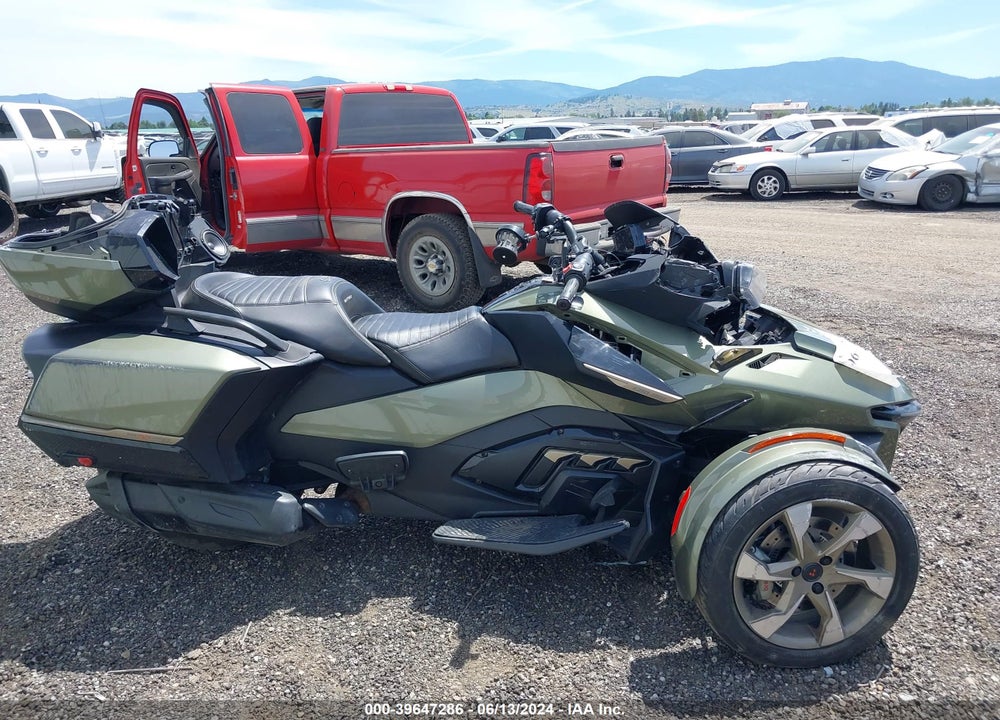 2021 CAN-AM SPYDER ROADSTER VIN: 2BXNBDD26MV000168