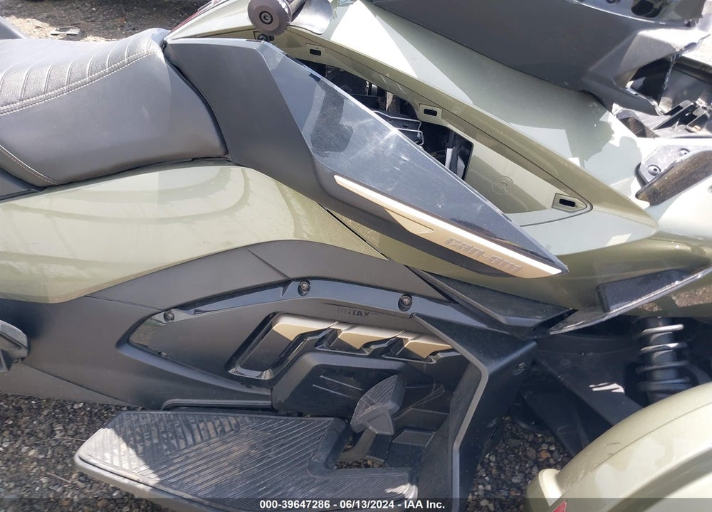 2021 CAN-AM SPYDER ROADSTER VIN: 2BXNBDD26MV000168