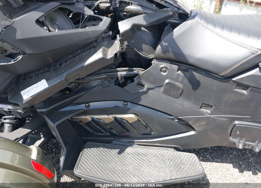 2021 CAN-AM SPYDER ROADSTER VIN: 2BXNBDD26MV000168