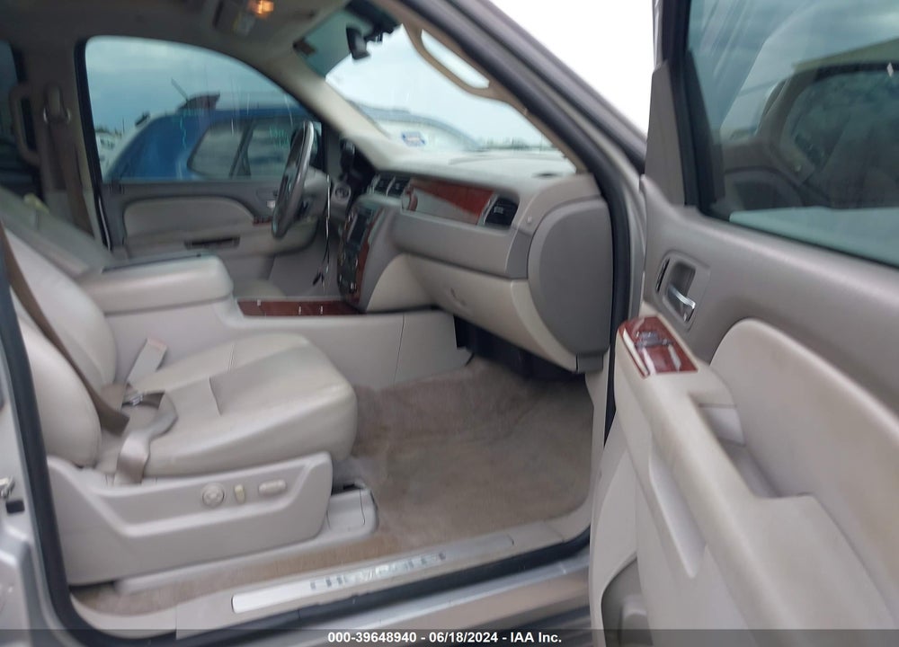 2010 CHEVROLET TAHOE VIN: 1GNUCCE09AR173877