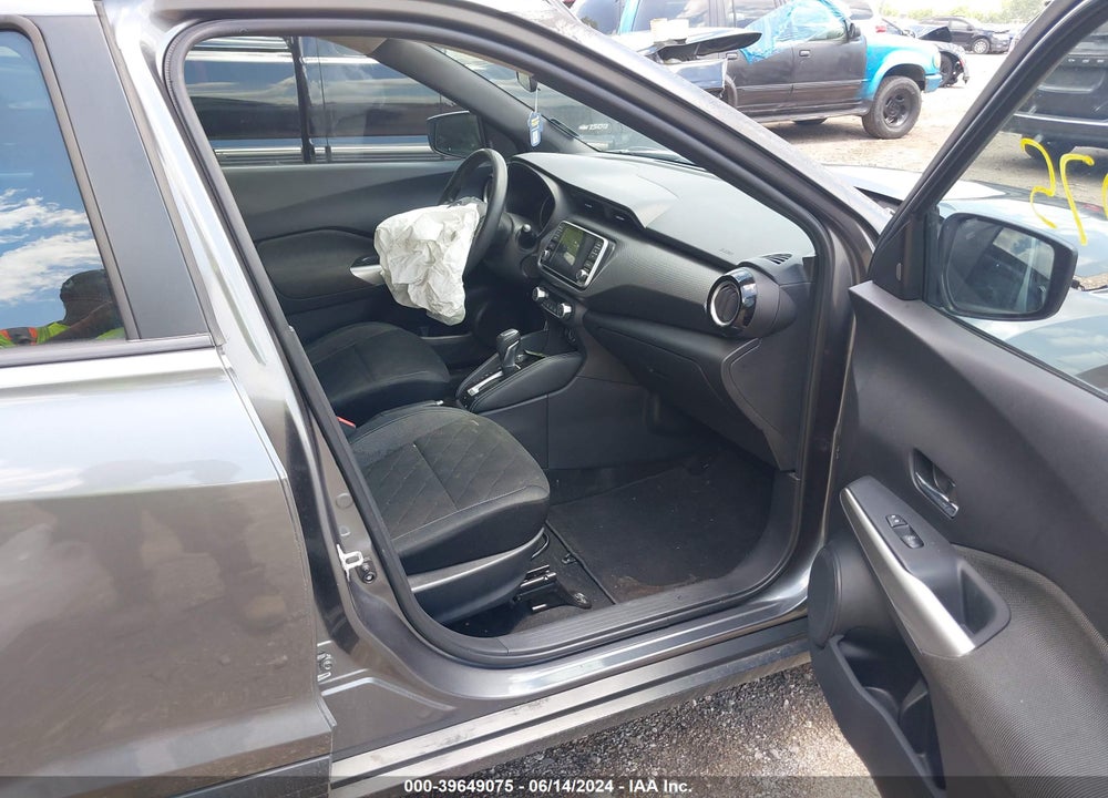2018 NISSAN KICKS SV VIN: 3N1CP5CU6JL535510