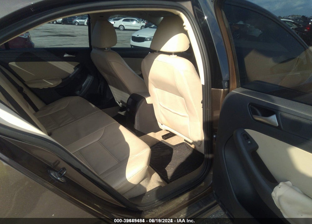 2014 VOLKSWAGEN JETTA 1.8T SE VIN: 3VWD07AJXEM213444