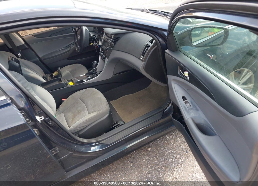 2014 HYUNDAI SONATA GLS VIN: 5NPEB4AC1EH935179