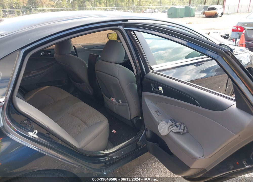 2014 HYUNDAI SONATA GLS VIN: 5NPEB4AC1EH935179
