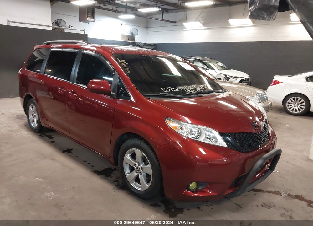 2017 TOYOTA SIENNA LE 8 PASSENGER VIN: 5TDKZ3DC5HS825027