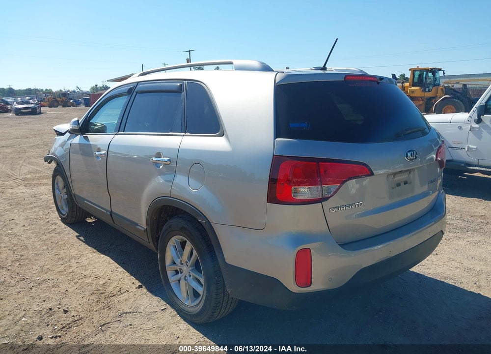 2015 KIA SORENTO LX VIN: 5XYKT3A62FG658393