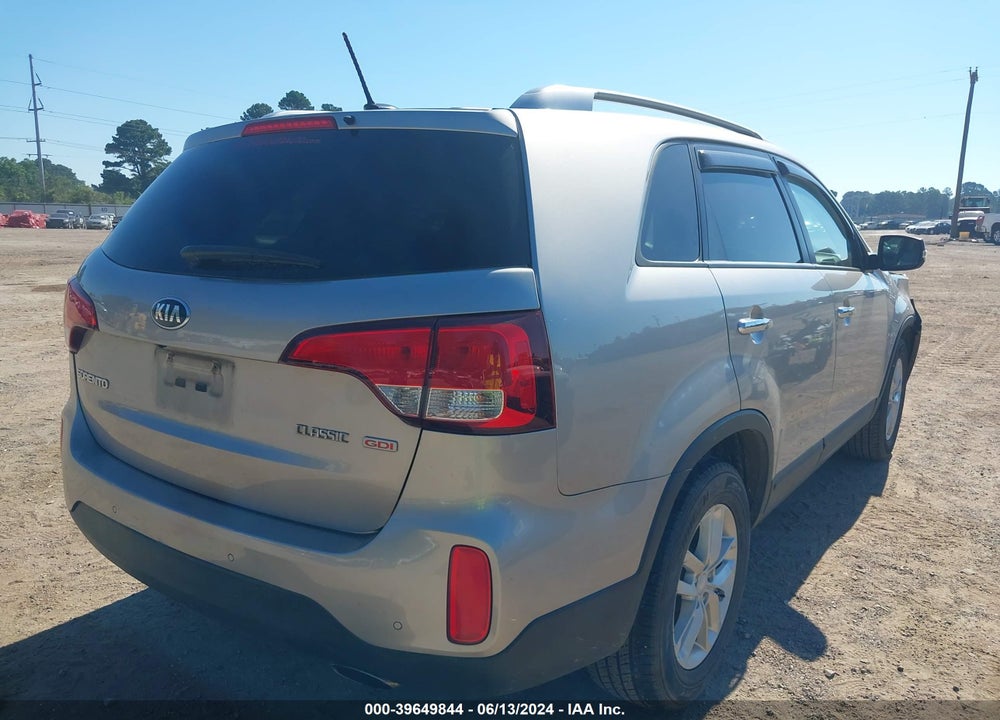 2015 KIA SORENTO LX VIN: 5XYKT3A62FG658393