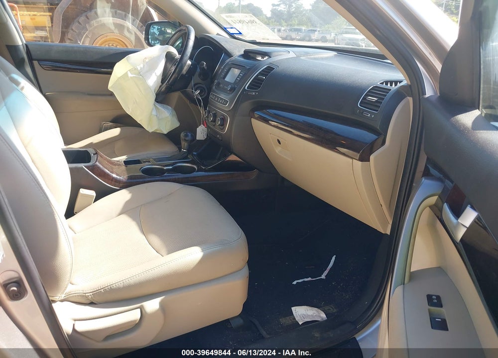 2015 KIA SORENTO LX VIN: 5XYKT3A62FG658393