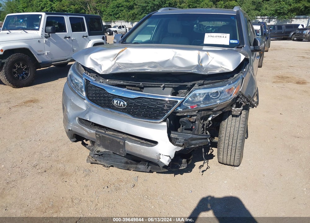 2015 KIA SORENTO LX VIN: 5XYKT3A62FG658393