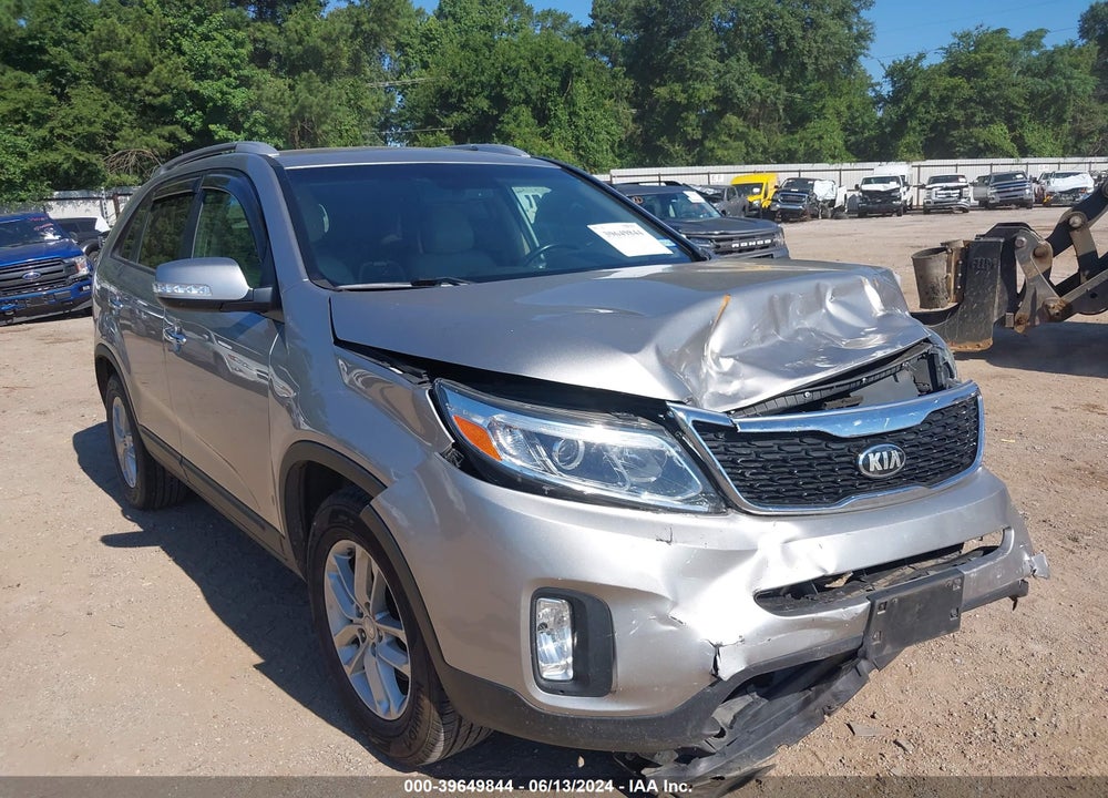 2015 KIA SORENTO LX VIN: 5XYKT3A62FG658393