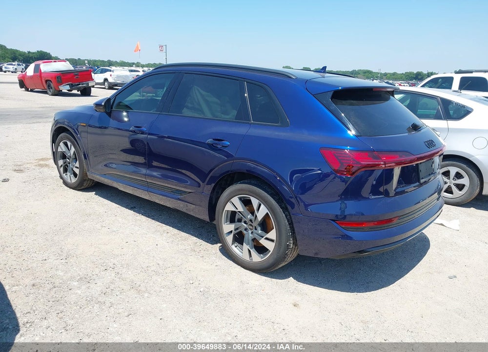 2022 AUDI E-TRON PREMIUM QUATTRO VIN: WA1AAAGE9NB037899