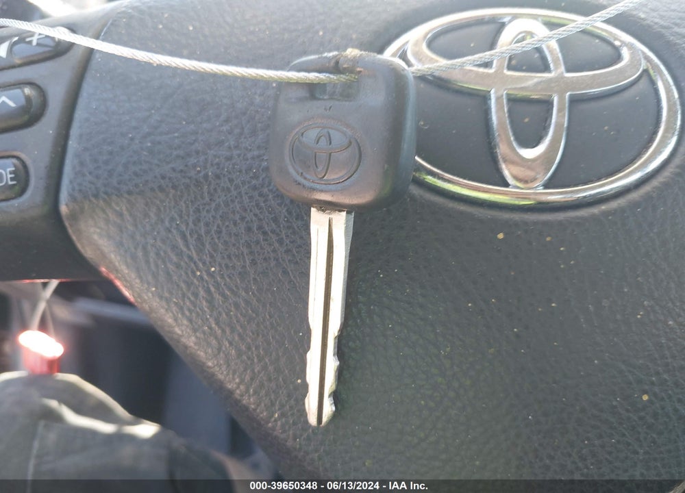 2005 TOYOTA CAMRY SE VIN: 4T1BE32K75U561995