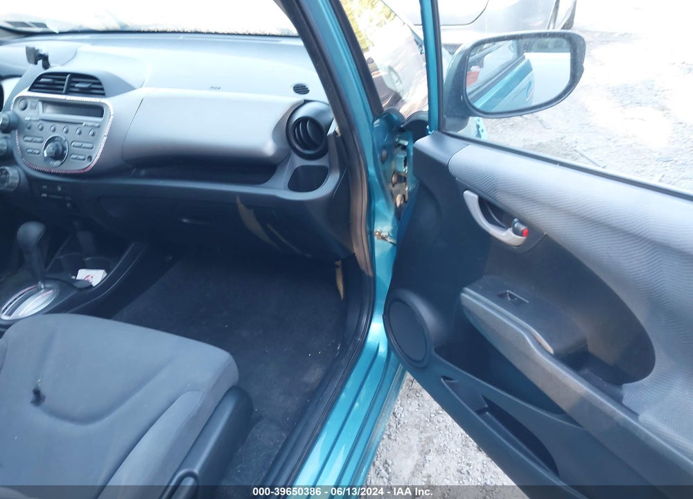 2012 HONDA FIT VIN: JHMGE8H34CC028270