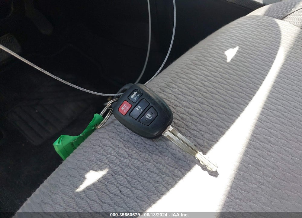 2015 TOYOTA COROLLA LE VIN: 5YFBURHE8FP226089