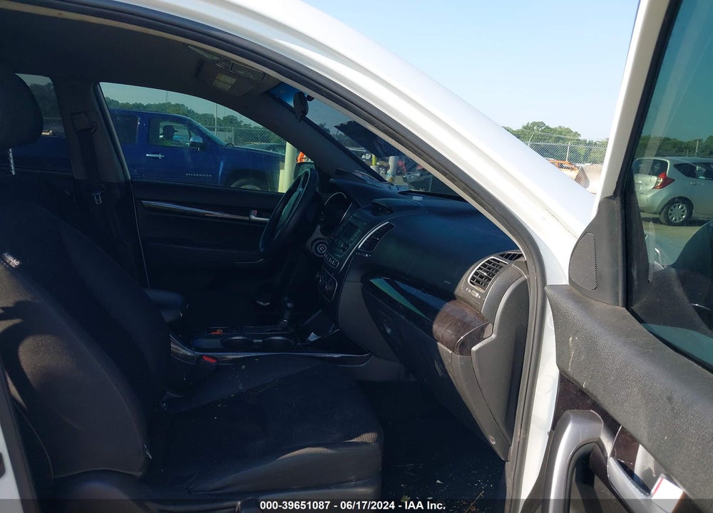 2015 KIA SORENTO LX VIN: 5XYKT3A6XFG582079