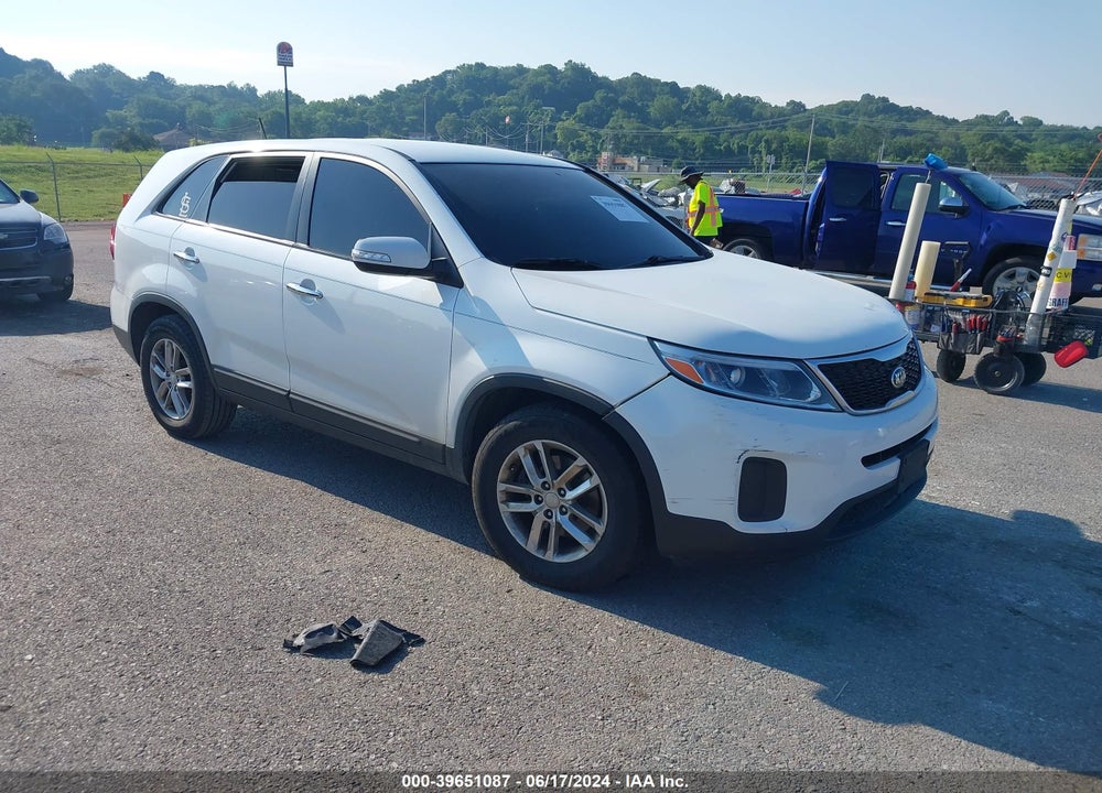 2015 KIA SORENTO LX VIN: 5XYKT3A6XFG582079
