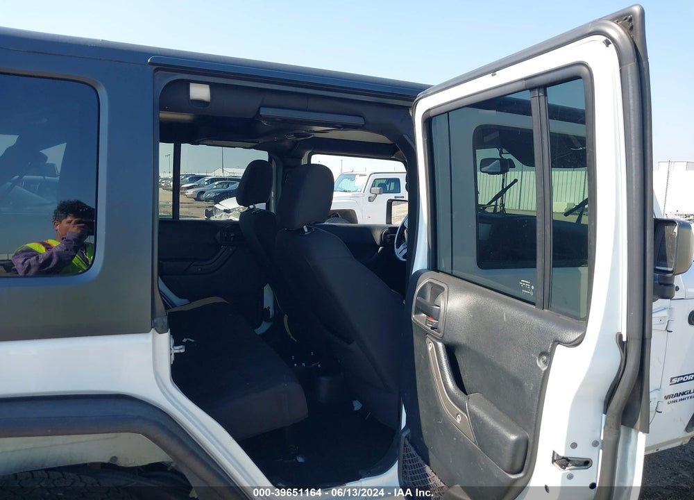 2017 JEEP WRANGLER UNLIMITED SPORT 4X4 VIN: 1C4BJWDG0HL579033