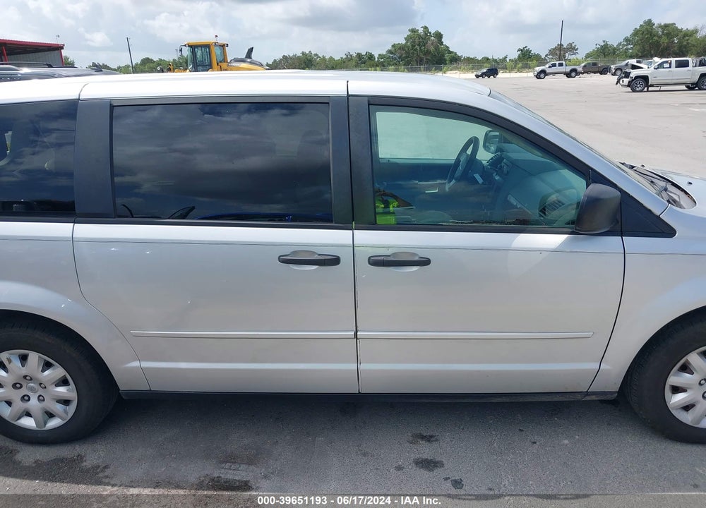 2008 CHRYSLER TOWN & COUNTRY LX VIN: 2A8HR44H38R658874