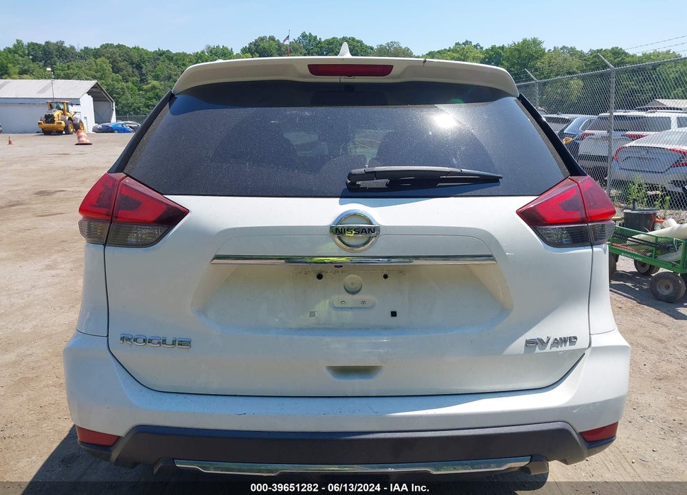 2018 NISSAN ROGUE SV VIN: KNMAT2MV8JP530545