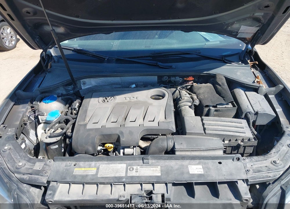 2014 VOLKSWAGEN PASSAT 2.0L TDI SE VIN: 1VWBN7A32EC066841