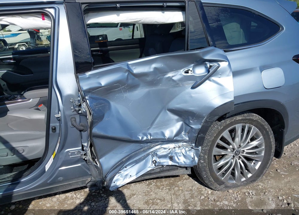 2022 TOYOTA HIGHLANDER PLATINUM VIN: 5TDFZRBH1NS225104