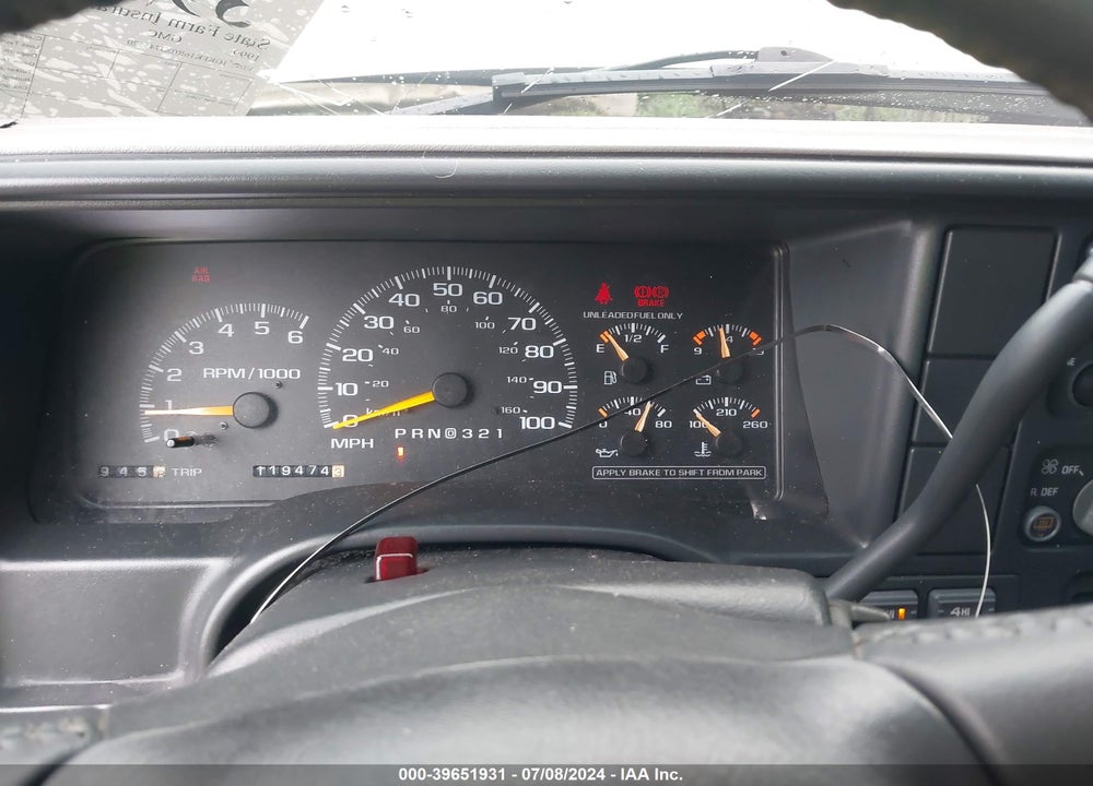 1999 GMC SUBURBAN 1500 SL VIN: 1GKFK16R0XJ745520