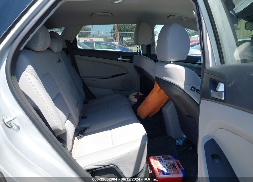 2019 HYUNDAI TUCSON VIN: KM8J23A42KU886136