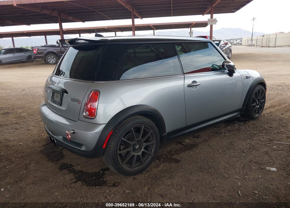 2006 MINI COOPER S VIN: WMWRE33536TL18894