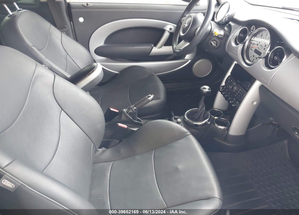 2006 MINI COOPER S VIN: WMWRE33536TL18894