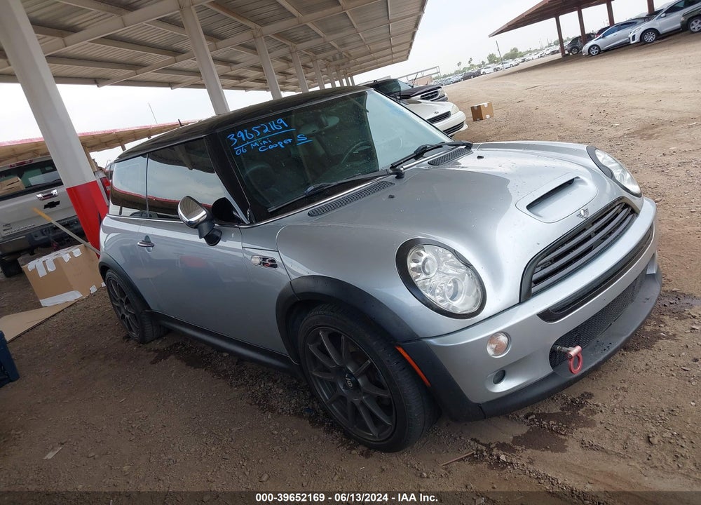 2006 MINI COOPER S VIN: WMWRE33536TL18894