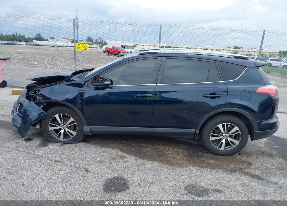2018 TOYOTA RAV4 XLE VIN: JTMWFREV4JD123425
