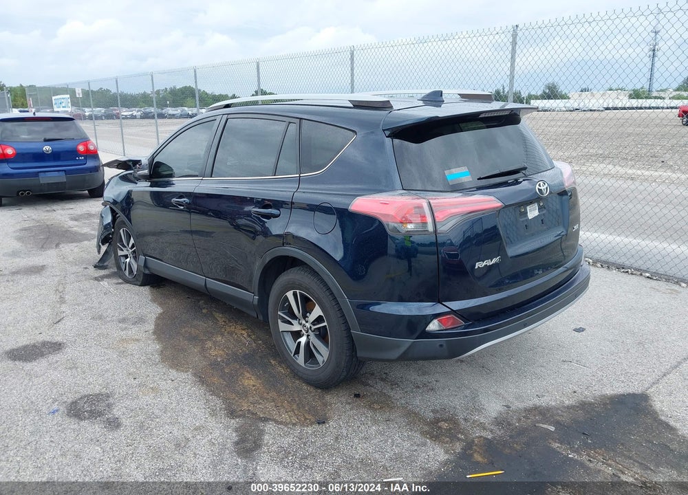 2018 TOYOTA RAV4 XLE VIN: JTMWFREV4JD123425