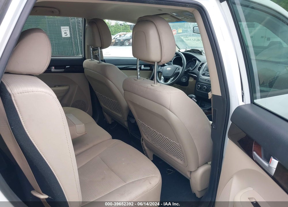 2015 KIA SORENTO LX VIN: 5XYKT3A66FG625042