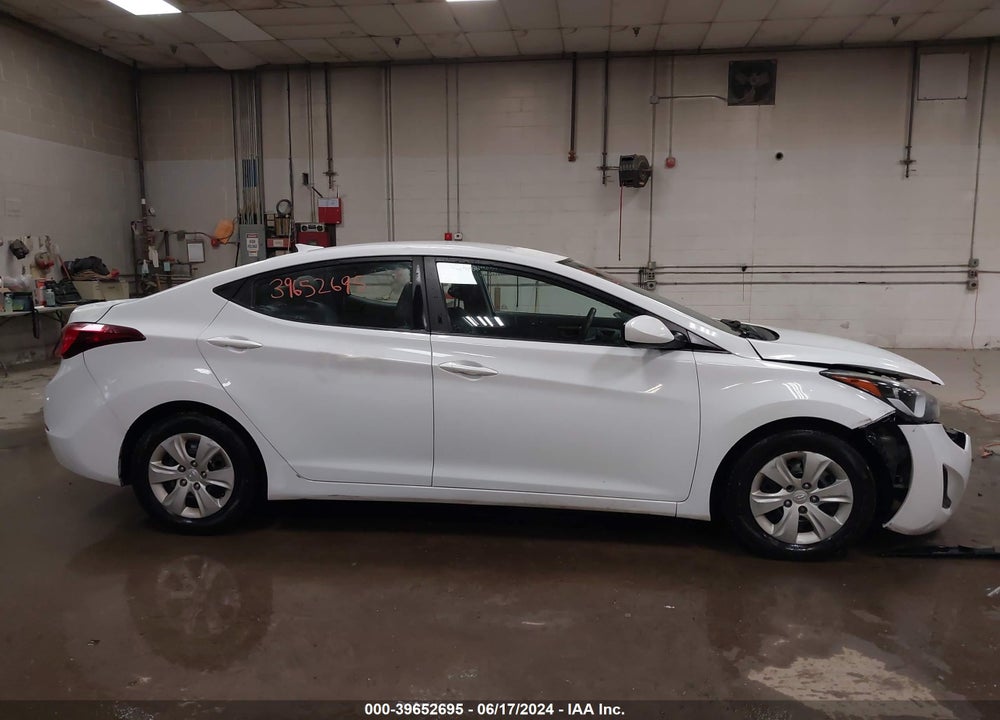 2016 HYUNDAI ELANTRA SE VIN: 5NPDH4AE8GH781035