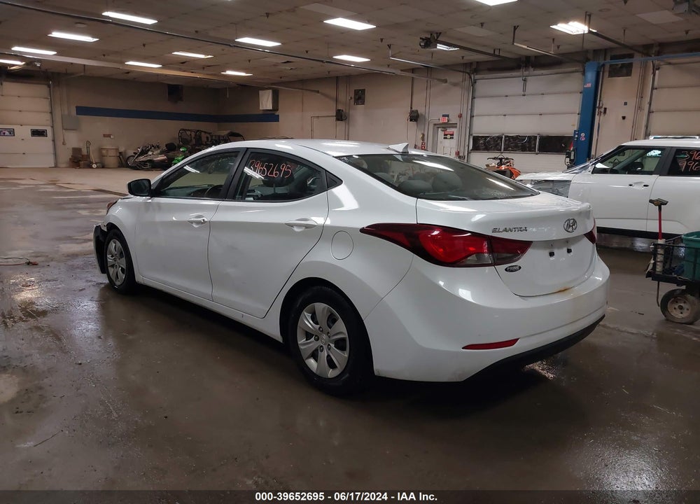 2016 HYUNDAI ELANTRA SE VIN: 5NPDH4AE8GH781035
