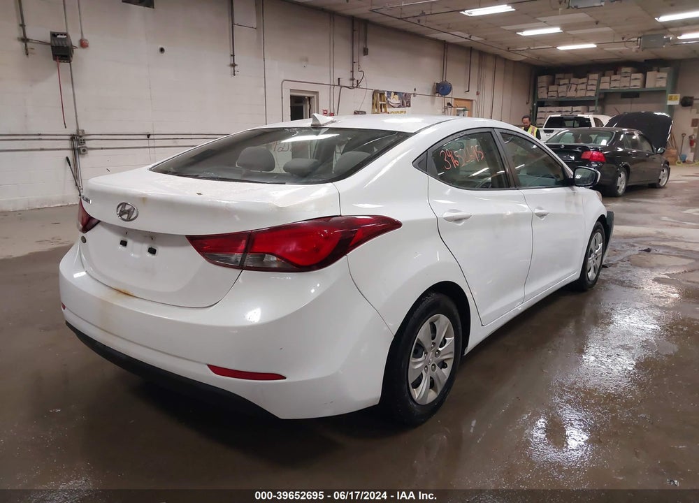 2016 HYUNDAI ELANTRA SE VIN: 5NPDH4AE8GH781035
