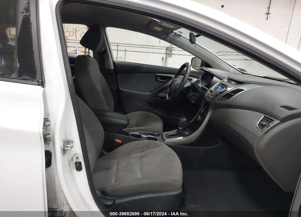 2016 HYUNDAI ELANTRA SE VIN: 5NPDH4AE8GH781035