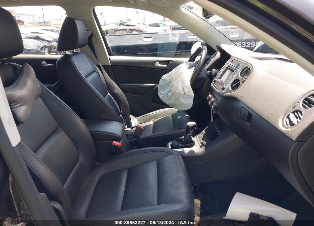 2016 VOLKSWAGEN TIGUAN S VIN: WVGAV7AX5GW567186